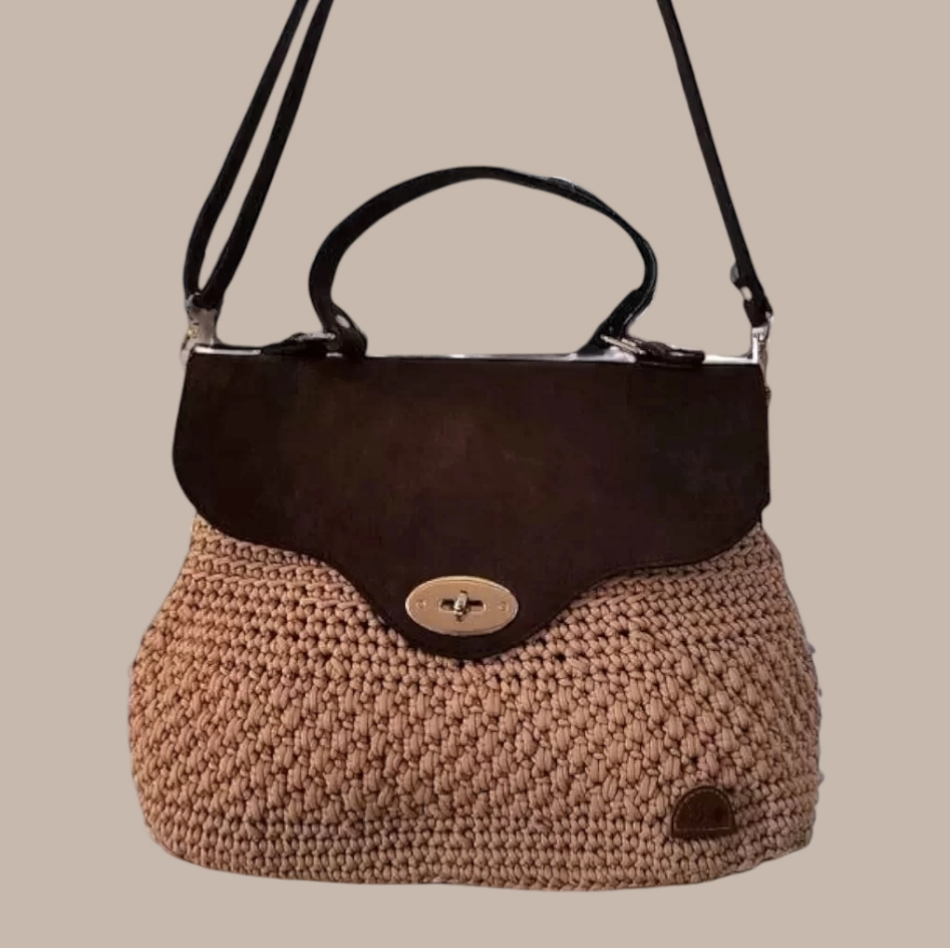 "Κλειώ" μπεζ τσάντα με καφέ καπάκι