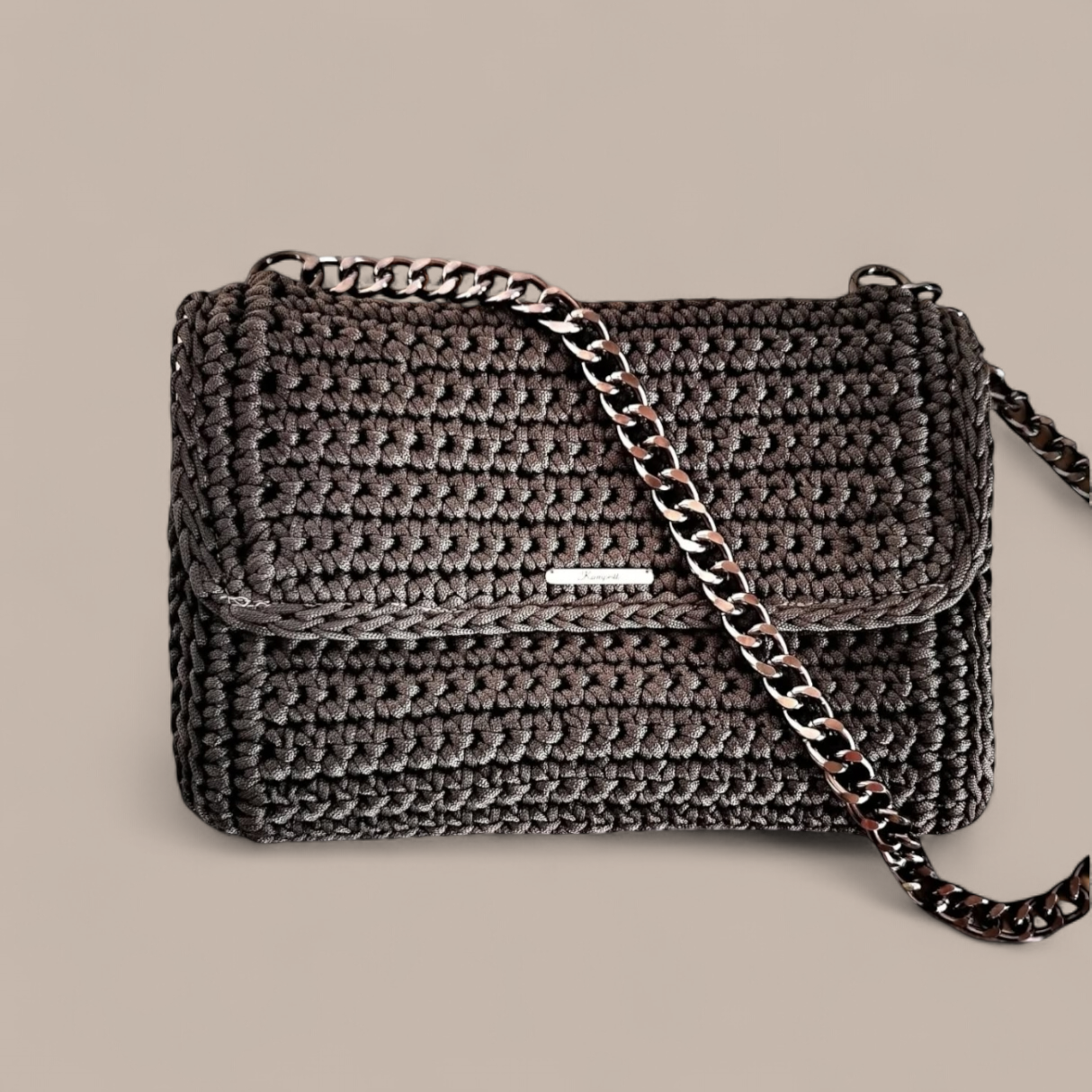 Γκρί τσαντάκι με καπάκι