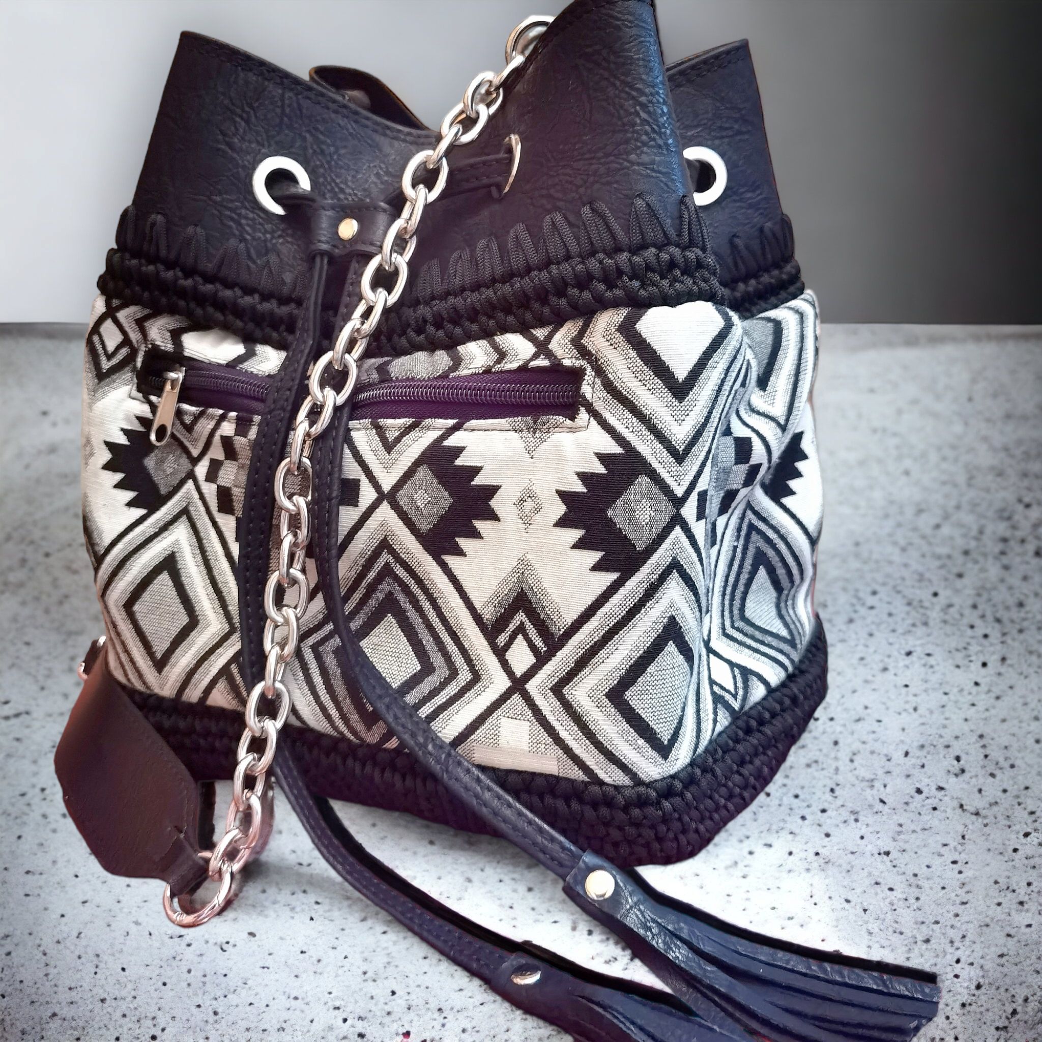 Πουγκί με ασπρόμαυρο ύφασμα με σχέδιο Aztec