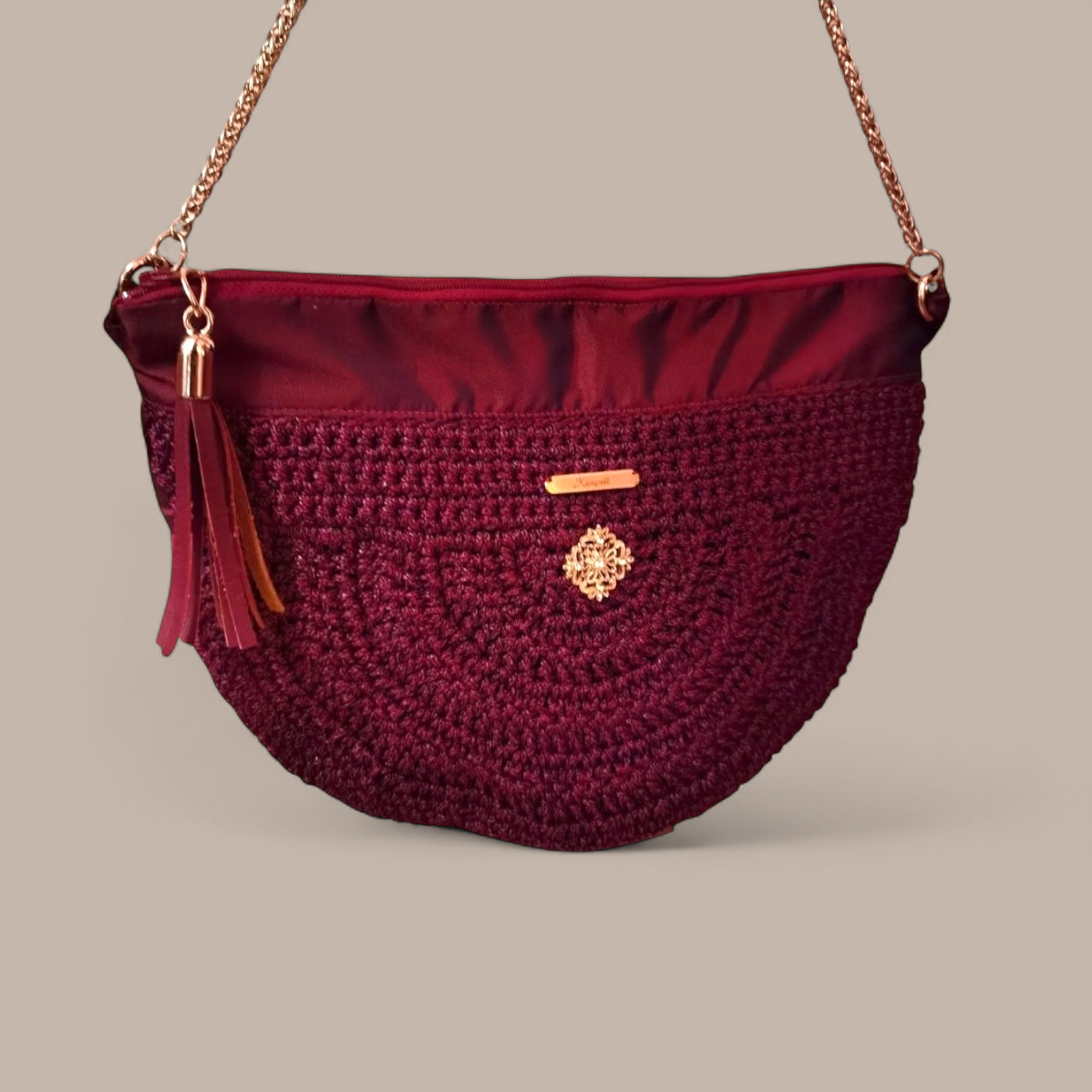 Μπορντώ τσαντάκι "halfmoon" με αλυσίδα χιαστί