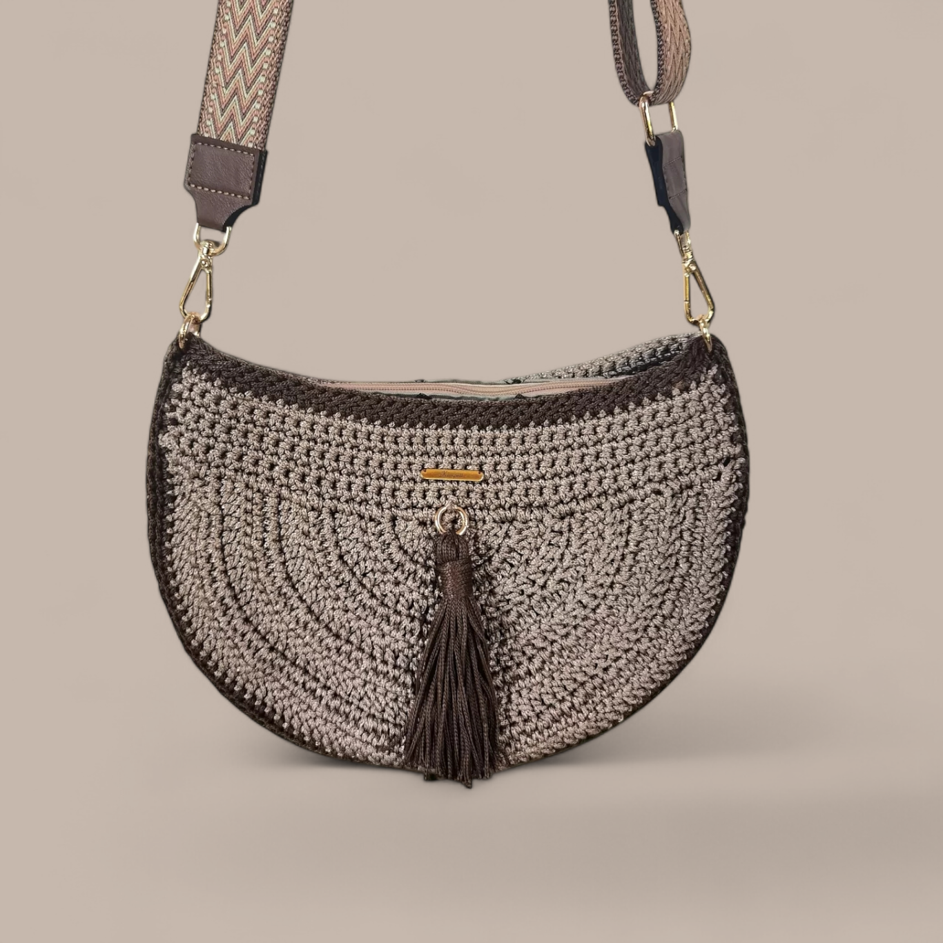 Μπεζ-καφέ τσάντα "halfmoon" με ιμάντα