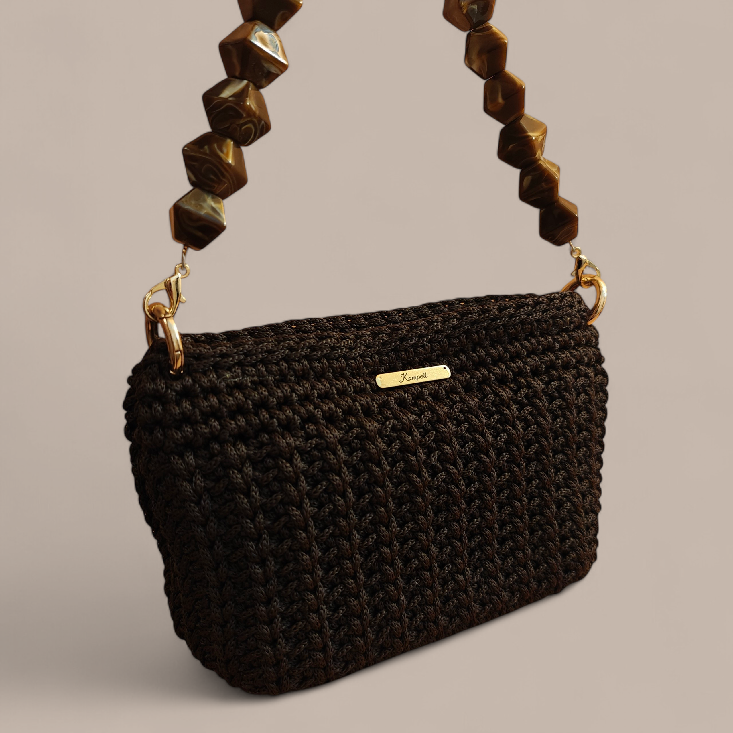 Mini τσαντάκι καφέ με ανάγλυφη πλέξη