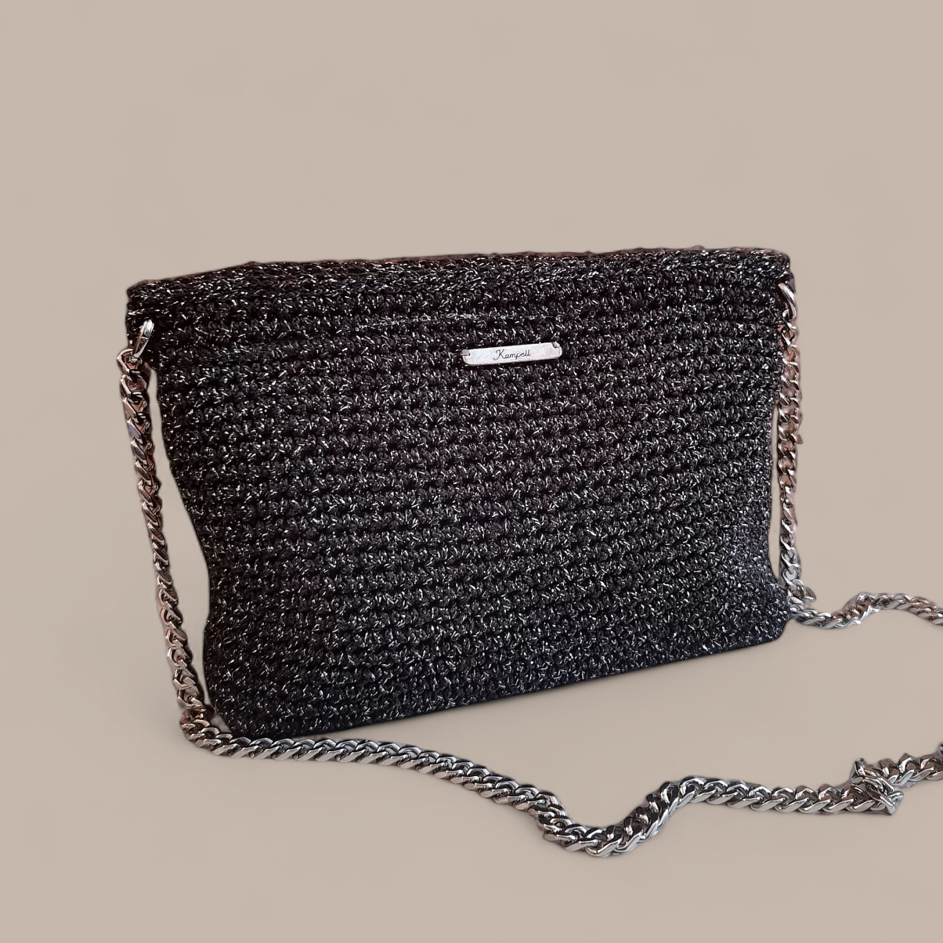 Γκρί μεταλλιζέ τσαντάκι με αλυσίδα χιαστί
