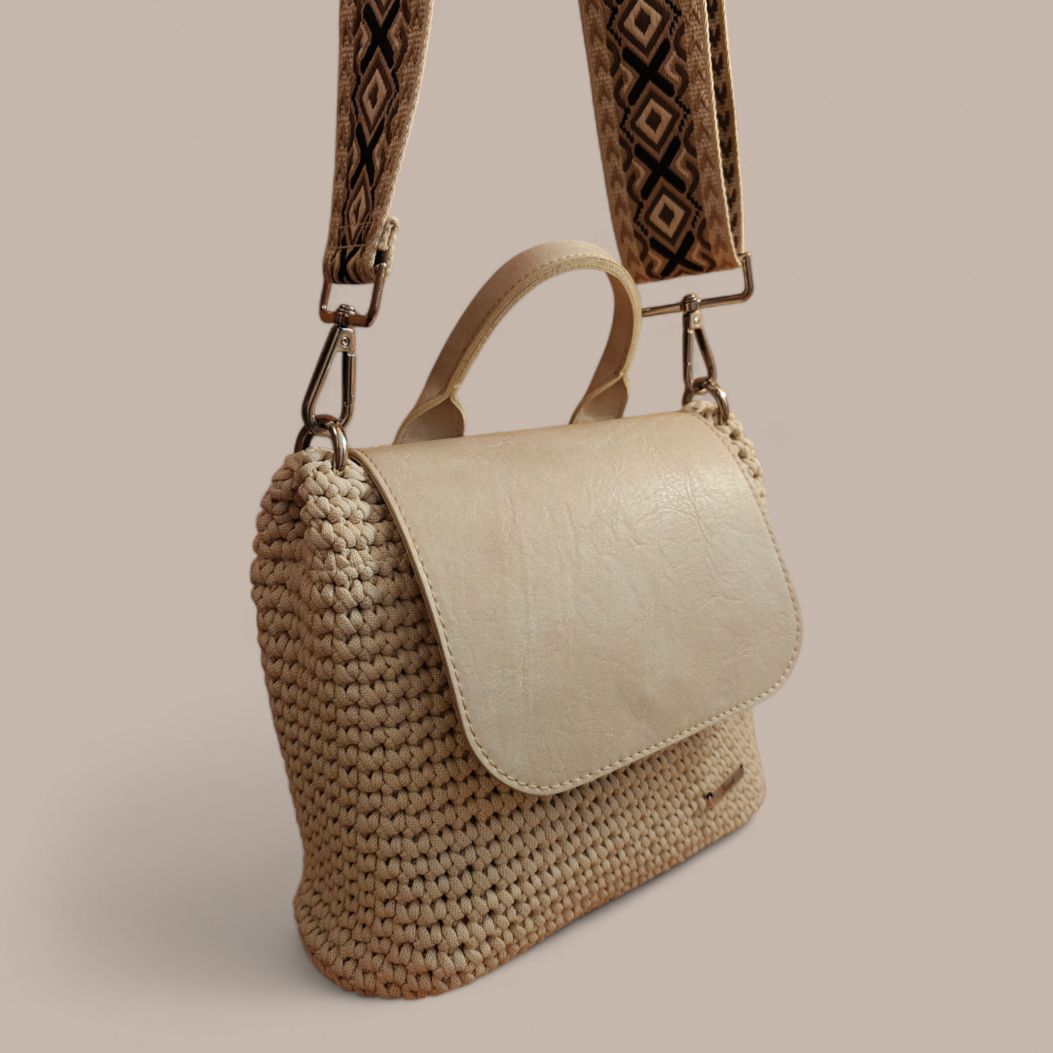 Ιβουάρ τσαντάκι με καπάκι