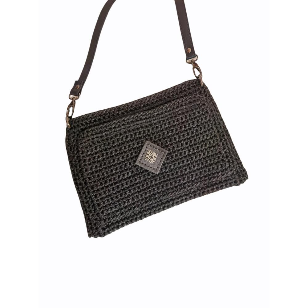 Custommade: Μαύρο τσαντάκι με μια εξωτερική τσέπη
