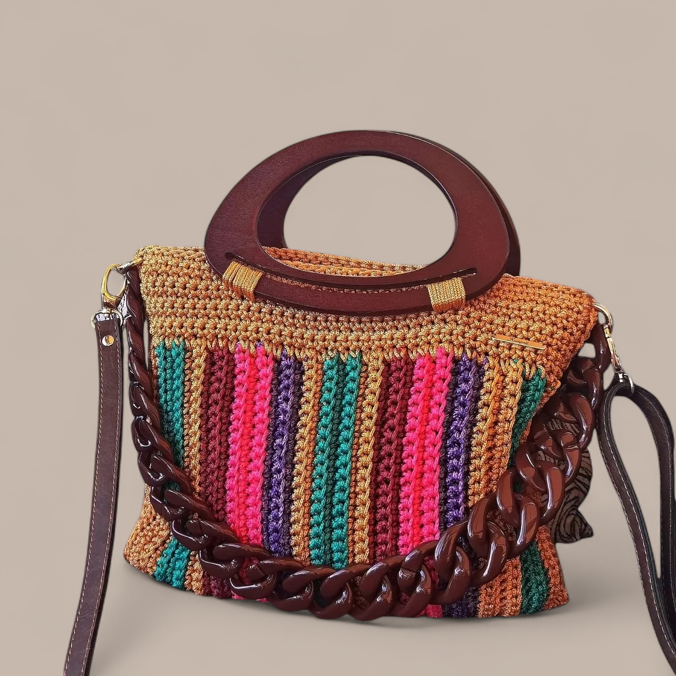 Πολύχρωμη τσάντα με κοκκάλινη αλυσίδα