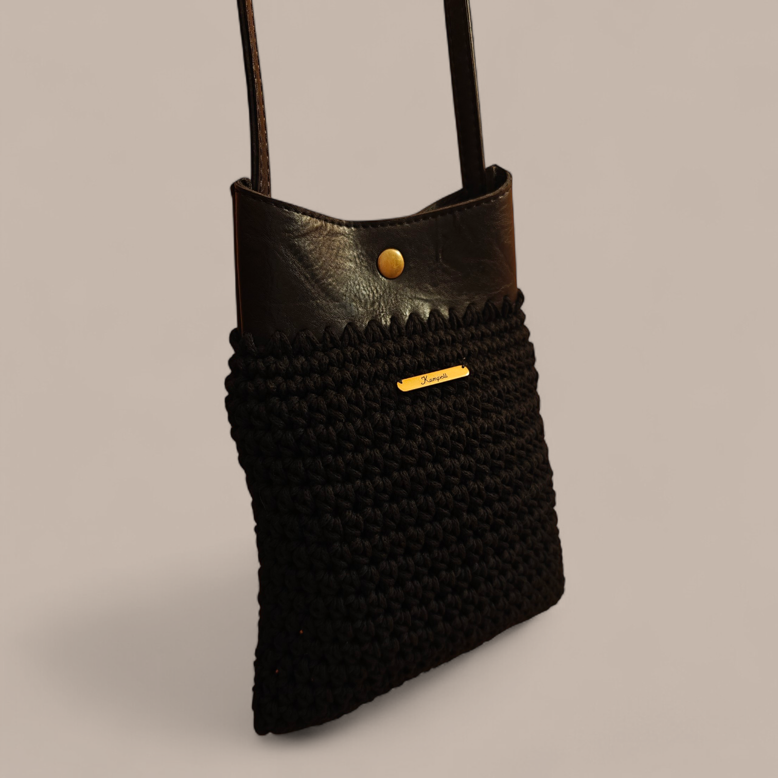 Πλεκτό τσαντάκι κινητού μαύρο