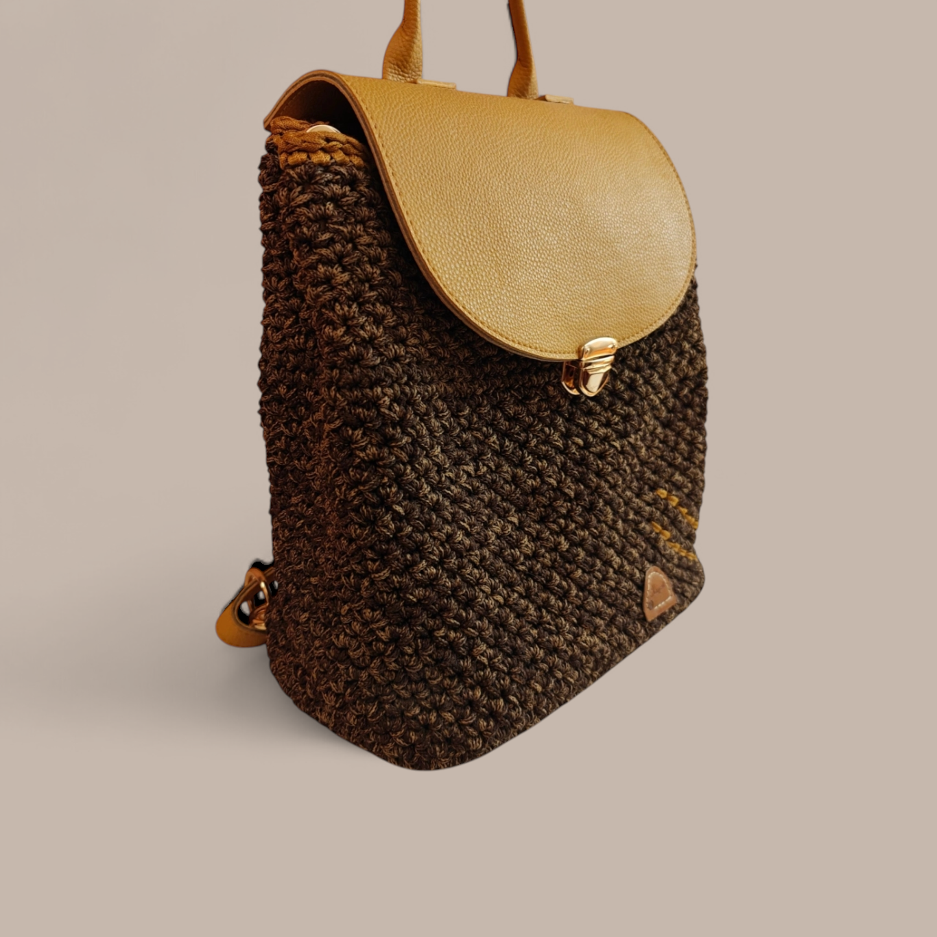 "Χρυσάνθη" καφέ backpack με μουσταρδί καπάκι