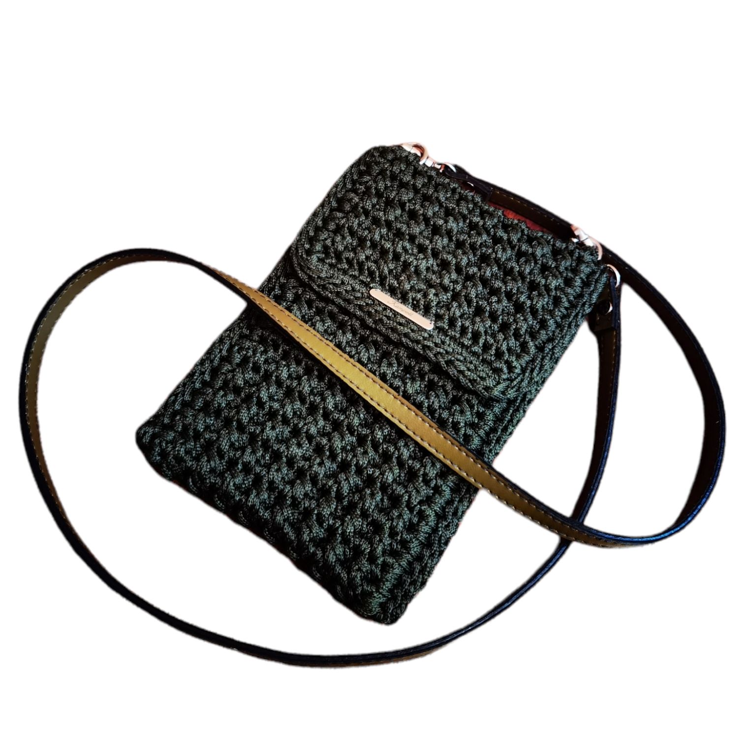 Custommade: "Κάλλη" λαδί τσαντάκι κινητού με απλό μαγνητάκι