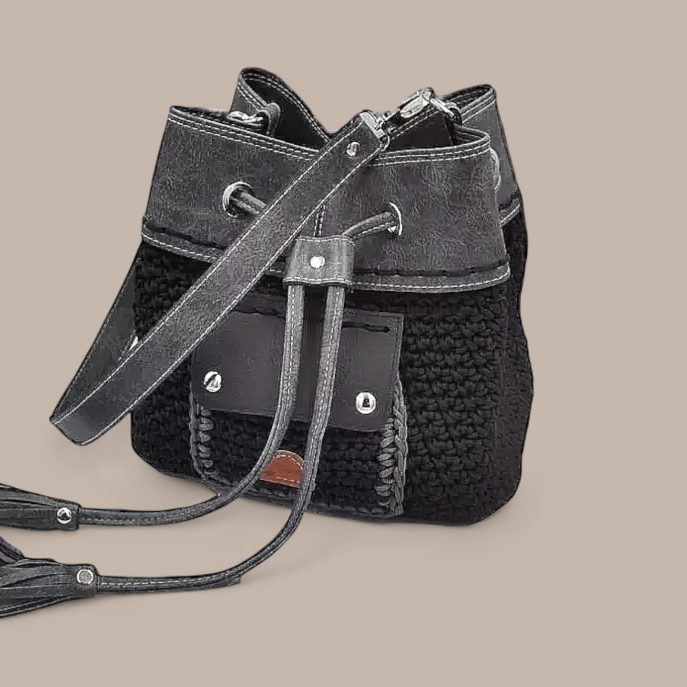 "Αρχοντία Ι" Μαύρο - γκρί πουγκί με μπροστινό τσεπάκι