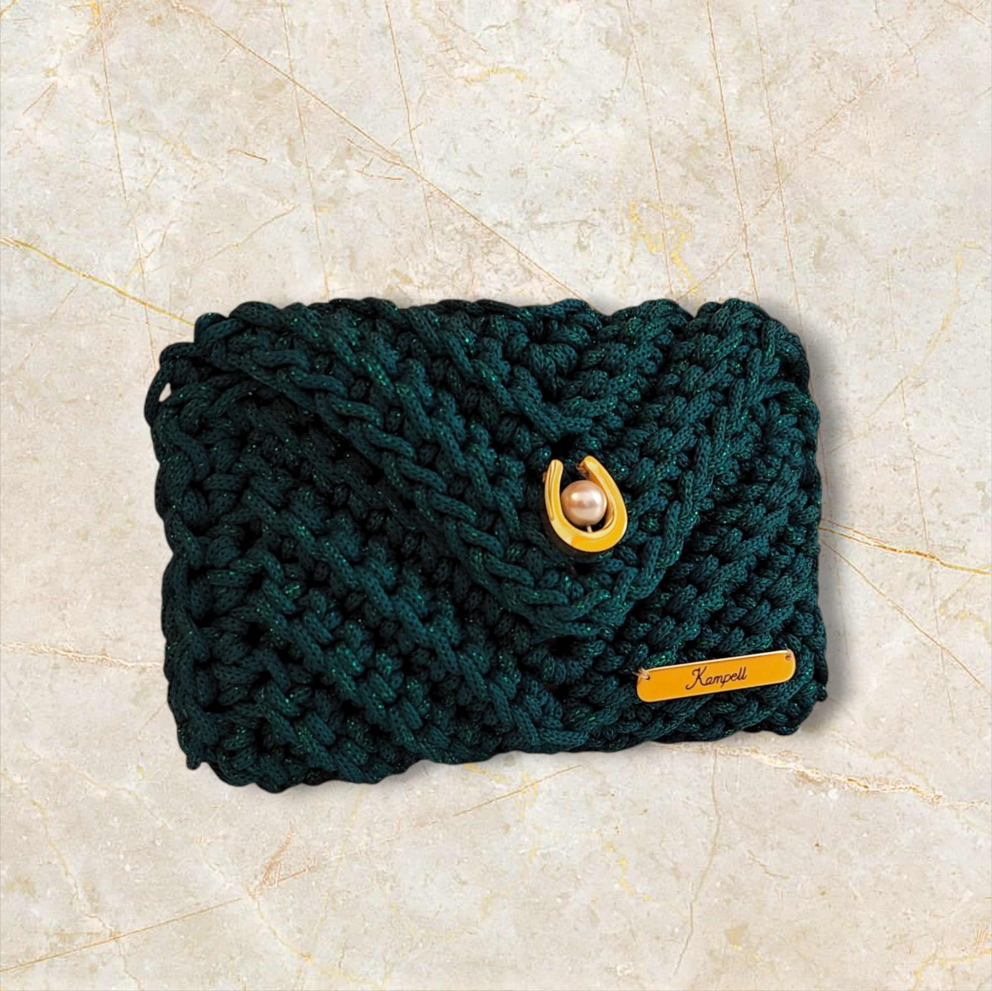 Πορτοφολάκι σμαραγδί με ανάγλυφη πλέξη "V"